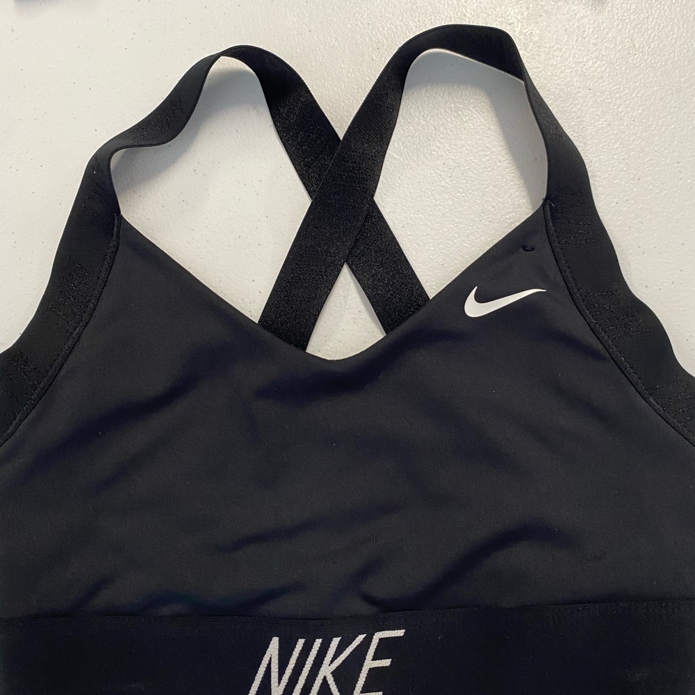 Nike Women's Black Cross-Back Sports Bra